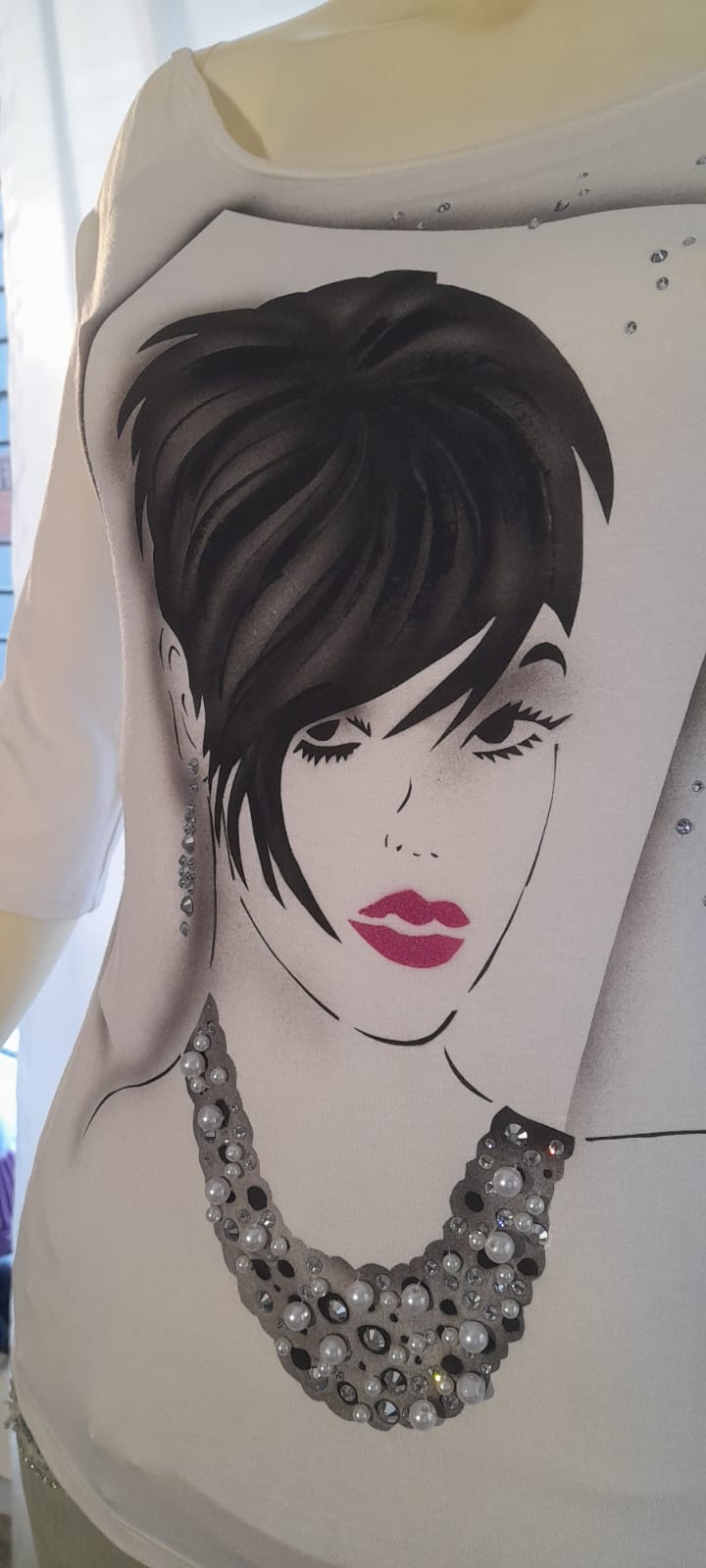 t.shirt viscosa con dipinto a mano